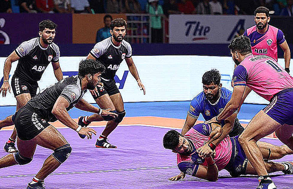 कबड्डी का बहीखाता: 2026 की नीलामी से ईरान के रक्षातंत्र तक, खेल को बदलने वाली असली ताकतें